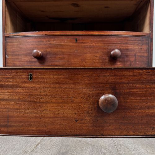 ANTIQUE 18TH CENTURY SMALL MAHOGANY BOW FRONT CHEST OF DRAWERS - ADDITIONAL PHOTO 10
