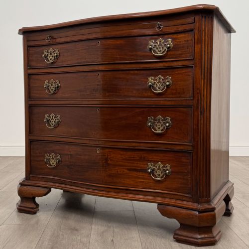ANTIQUE 20TH CENTURY SERPENTINE CHEST OF DRAWERS IN MAHOGANY - ADDITIONAL PHOTO 1