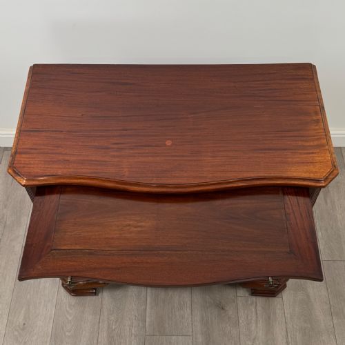 ANTIQUE 20TH CENTURY SERPENTINE CHEST OF DRAWERS IN MAHOGANY - ADDITIONAL PHOTO 9
