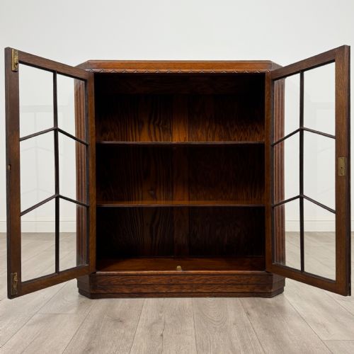 ANTIQUE 20TH CENTURY DISPLAY CABINET IN OAK - ADDITIONAL PHOTO 2