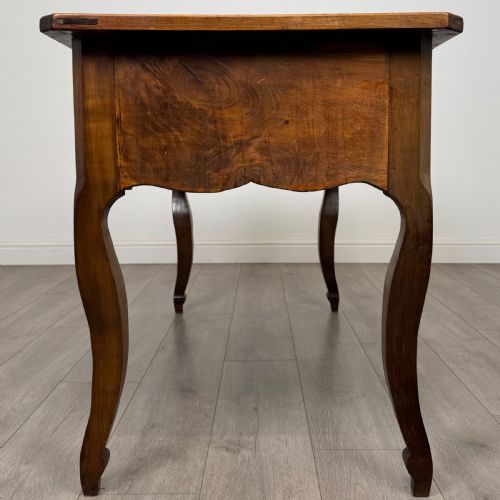 ANTIQUE 20TH CENTURY FRENCH WRITING TABLE IN WALNUT - ADDITIONAL PHOTO 2