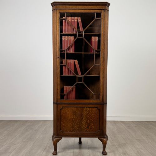 ANTIQUE 20TH CENTURY FINE QUALITY CORNER CABINET IN OAK - ADDITIONAL PHOTO 2