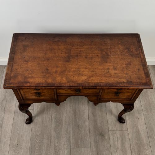 ANTIQUE 20TH CENTURY GOOD QUALITY WRITING TABLE IN BURR WALNUT - ADDITIONAL PHOTO 9