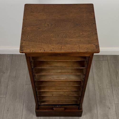 ANTIQUE 20TH CENTURY GOOD QUALITY TAMBOUR CABINET IN OAK - ADDITIONAL PHOTO 10