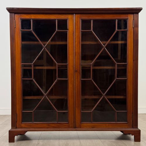 ANTIQUE 20TH CENTURY GLAZED DISPLAY CABINET IN WALNUT - ADDITIONAL PHOTO 1