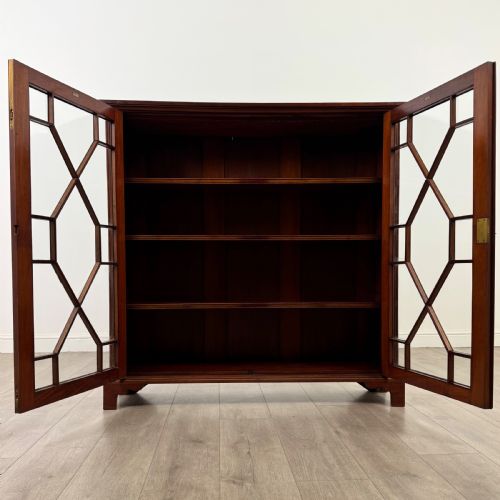 ANTIQUE 20TH CENTURY GLAZED DISPLAY CABINET IN WALNUT - ADDITIONAL PHOTO 2