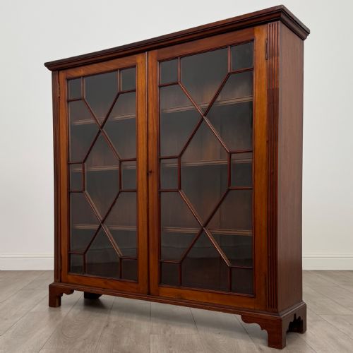 ANTIQUE 20TH CENTURY GLAZED DISPLAY CABINET IN WALNUT - ADDITIONAL PHOTO 3