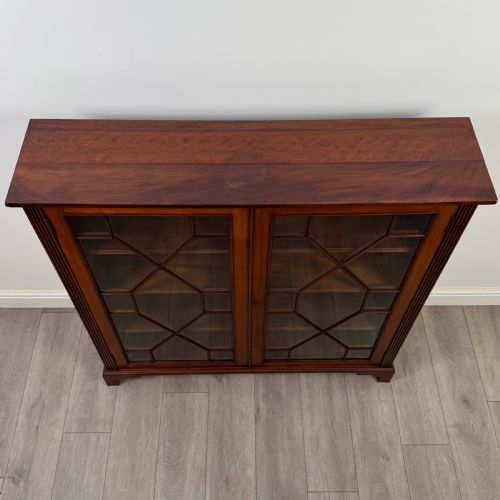 ANTIQUE 20TH CENTURY GLAZED DISPLAY CABINET IN WALNUT - ADDITIONAL PHOTO 10
