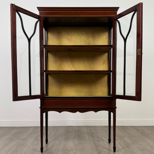 ANTIQUE 20TH CENTURY INLAID DISPLAY CABINET IN MAHOGANY - ADDITIONAL PHOTO 2