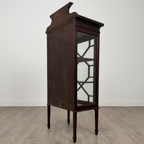 ANTIQUE 20TH CENTURY GOOD QUALITY DISPLAY CABINET IN MAHOGANY - ADDITIONAL PHOTO 8