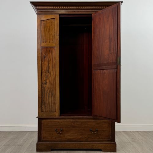 ANTIQUE 20TH CENTURY FINE QUALITY WARDROBE IN MAHOGANY - ADDITIONAL PHOTO 1