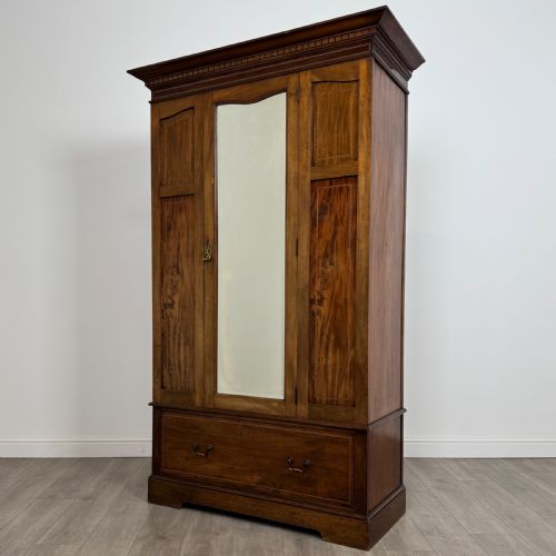 ANTIQUE 20TH CENTURY FINE QUALITY WARDROBE IN MAHOGANY - ADDITIONAL PHOTO 2
