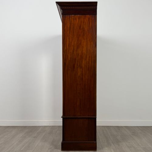 ANTIQUE 20TH CENTURY FINE QUALITY WARDROBE IN MAHOGANY - ADDITIONAL PHOTO 3