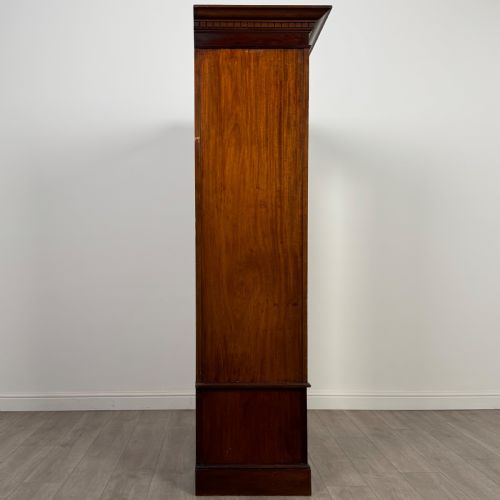 ANTIQUE 20TH CENTURY FINE QUALITY WARDROBE IN MAHOGANY - ADDITIONAL PHOTO 7