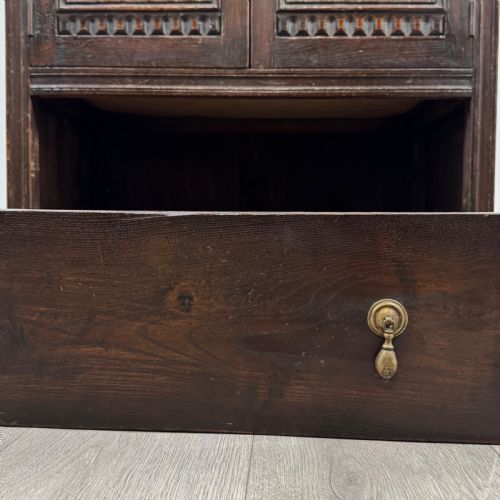 ANTIQUE 20TH CENTURY GOOD QUALITY CARVED OAK CUPBOARD - ADDITIONAL PHOTO 11