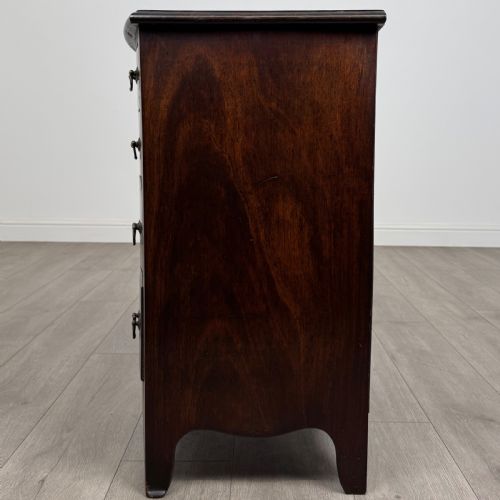 ANTIQUE 19TH CENTURY SMALL MAHOGANY BOW FRONT CHEST OF DRAWERS - ADDITIONAL PHOTO 2