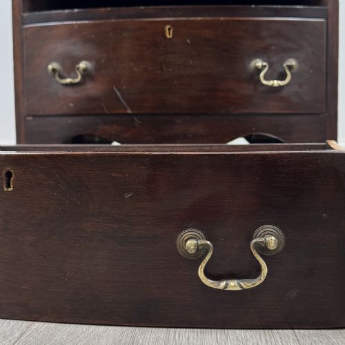 ANTIQUE 19TH CENTURY SMALL MAHOGANY BOW FRONT CHEST OF DRAWERS - ADDITIONAL PHOTO 10