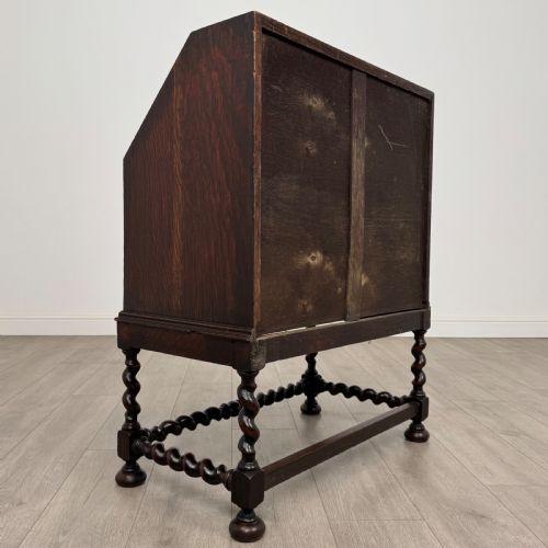 ANTIQUE 20TH CENTURY JACOBEAN STYLE BUREAU IN OAK - ADDITIONAL PHOTO 4