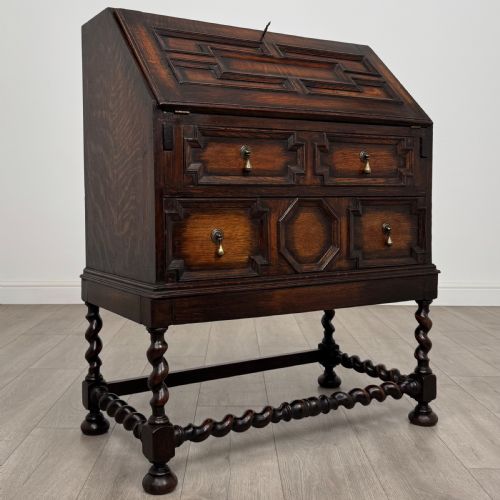 ANTIQUE 20TH CENTURY JACOBEAN STYLE BUREAU IN OAK - ADDITIONAL PHOTO 8