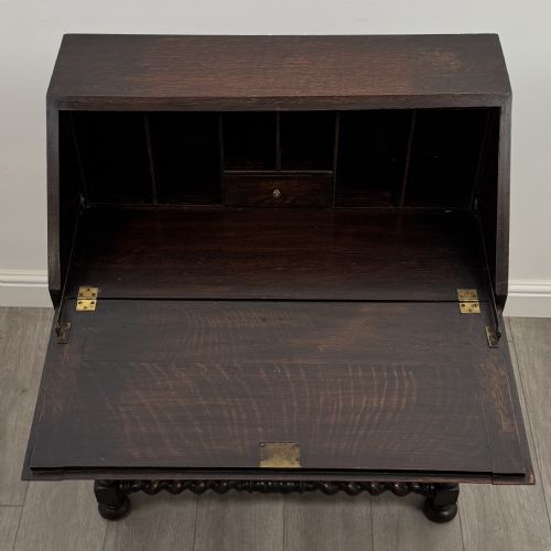 ANTIQUE 20TH CENTURY JACOBEAN STYLE BUREAU IN OAK - ADDITIONAL PHOTO 10