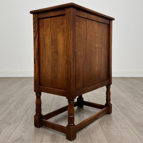 ANTIQUE 20TH CENTURY GOOD QUALITY SMALL OAK CABINET - ADDITIONAL PHOTO 4