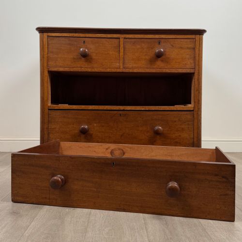 ANTIQUE 19TH CENTURY FINE QUALITY CHEST OF DRAWERS IN MAHOGANY - ADDITIONAL PHOTO 9