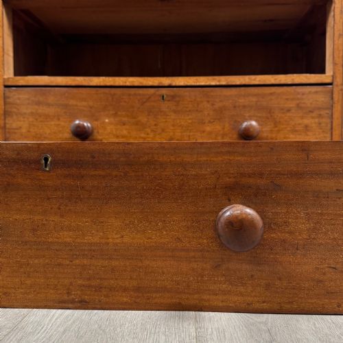ANTIQUE 19TH CENTURY FINE QUALITY CHEST OF DRAWERS IN MAHOGANY - ADDITIONAL PHOTO 10