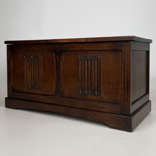 ANTIQUE 20TH CENTURY LINENFOLD BLANKET BOX IN OAK - ADDITIONAL PHOTO 1