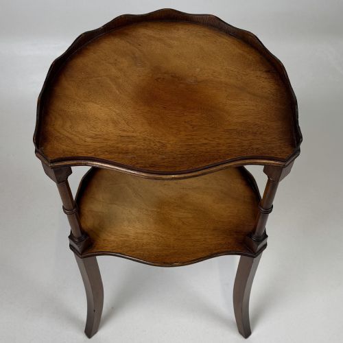 ANTIQUE 20TH CENTURY SMALL MAHOGANY SIDE TABLE - ADDITIONAL PHOTO 4