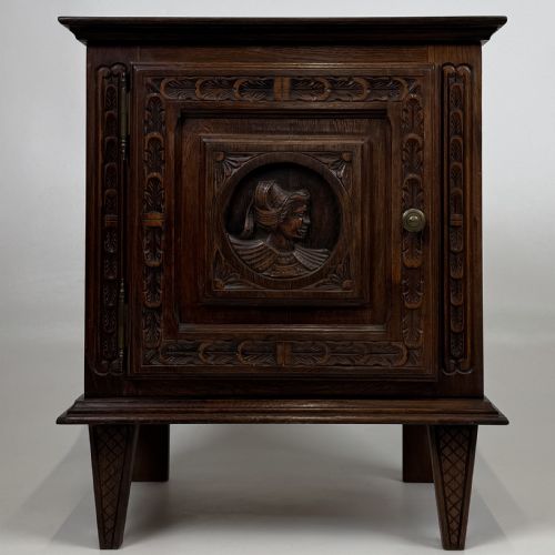 ANTIQUE 20TH CENTURY PAIR OF CARVED OAK BEDSIDE CABINETS - ADDITIONAL PHOTO 1