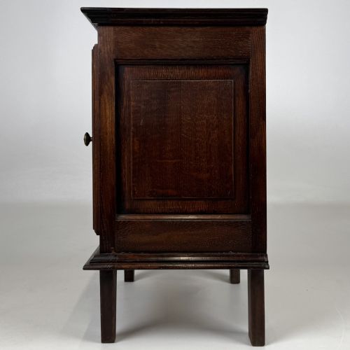 ANTIQUE 20TH CENTURY PAIR OF CARVED OAK BEDSIDE CABINETS - ADDITIONAL PHOTO 4