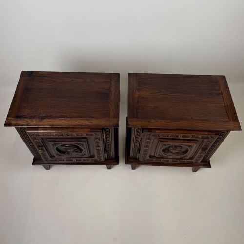 ANTIQUE 20TH CENTURY PAIR OF CARVED OAK BEDSIDE CABINETS - ADDITIONAL PHOTO 11