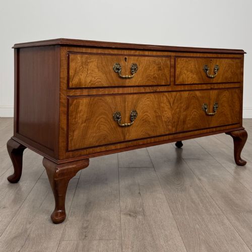 ANTIQUE 20TH CENTURY LOW CHEST OF DRAWERS IN WALNUT - ADDITIONAL PHOTO 7