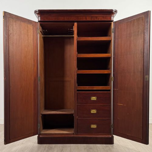 ANTIQUE 19TH CENTURY FINE QUALITY WARDROBE IN MAHOGANY - ADDITIONAL PHOTO 1