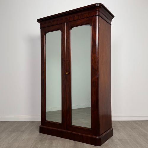 ANTIQUE 19TH CENTURY FINE QUALITY WARDROBE IN MAHOGANY - ADDITIONAL PHOTO 2
