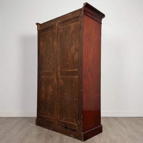 ANTIQUE 19TH CENTURY FINE QUALITY WARDROBE IN MAHOGANY - ADDITIONAL PHOTO 7