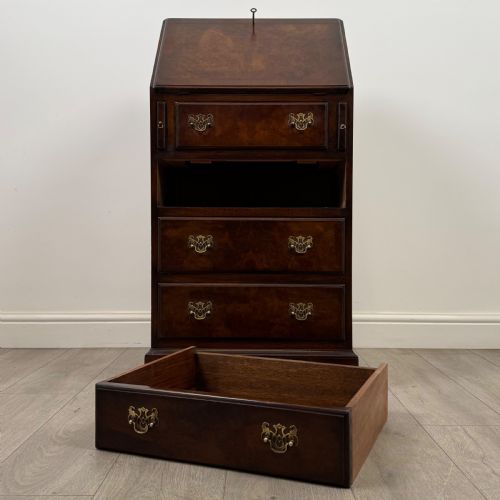 ANTIQUE 20TH CENTURY NARROW BUREAU IN WALNUT - ADDITIONAL PHOTO 10