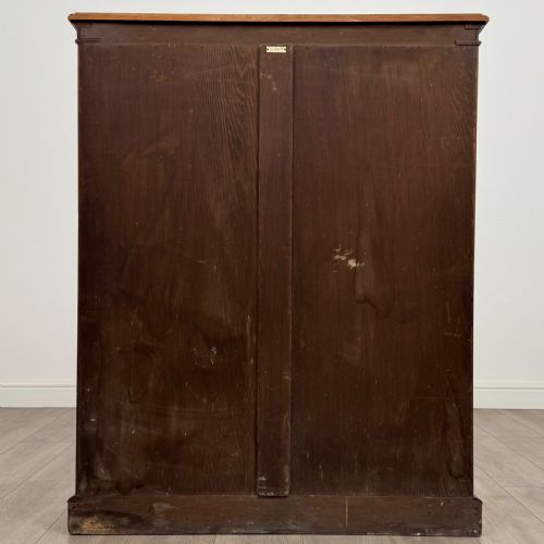 ANTIQUE 20TH CENTURY GOOD QUALITY DISPLAY CABINET IN WALNUT - ADDITIONAL PHOTO 6