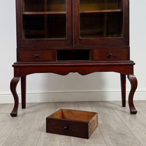 ANTIQUE 18TH CENTURY FINE QUALITY DISPLAY CABINET IN MAHOGANY - ADDITIONAL PHOTO 10