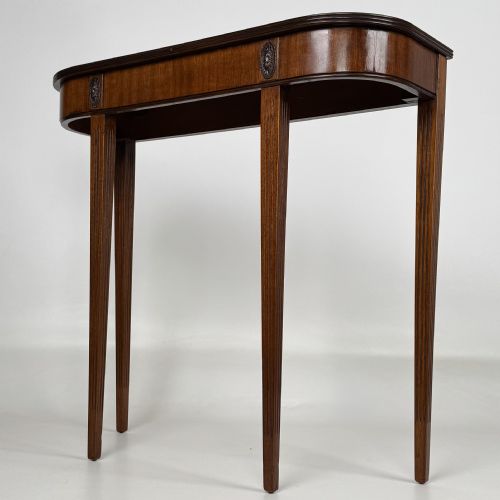 ANTIQUE 20TH CENTURY SMALL DECORATIVE SIDE TABLE IN MAHOGANY - ADDITIONAL PHOTO 1
