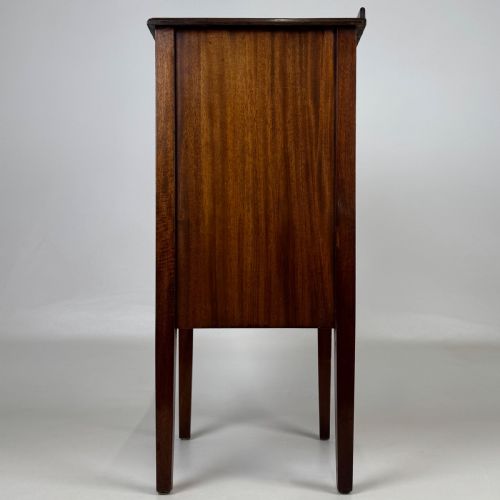 ANTIQUE 20TH CENTURY GOOD QUALITY SMALL MAHOGANY CABINET - ADDITIONAL PHOTO 3