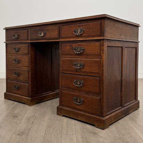 ANTIQUE 20TH CENTURY PEDESTAL DESK IN WALNUT - ADDITIONAL PHOTO 1