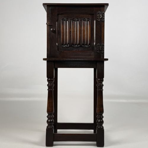 antique 20th century small carved oak cabinet - CATEGORY: ANTIQUE CUPBOARDS - DATED EDWARDIAN