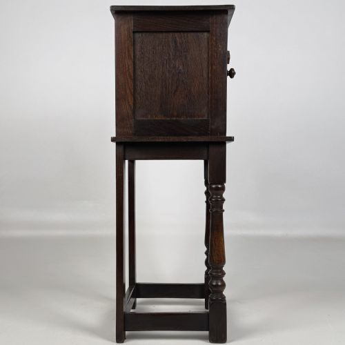ANTIQUE 20TH CENTURY SMALL CARVED OAK CABINET - ADDITIONAL PHOTO 7