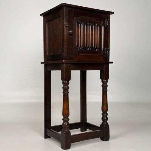 ANTIQUE 20TH CENTURY SMALL CARVED OAK CABINET - ADDITIONAL PHOTO 8