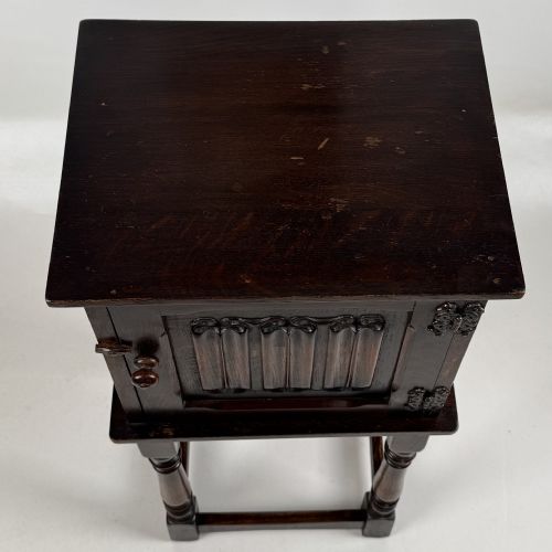 ANTIQUE 20TH CENTURY SMALL CARVED OAK CABINET - ADDITIONAL PHOTO 9