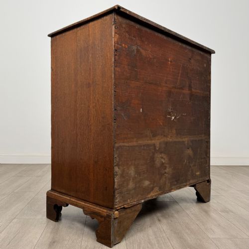 ANTIQUE 18TH CENTURY GEORGIAN CHEST OF DRAWERS IN OAK - ADDITIONAL PHOTO 3