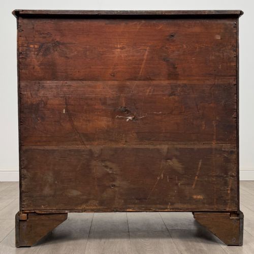 ANTIQUE 18TH CENTURY GEORGIAN CHEST OF DRAWERS IN OAK - ADDITIONAL PHOTO 4