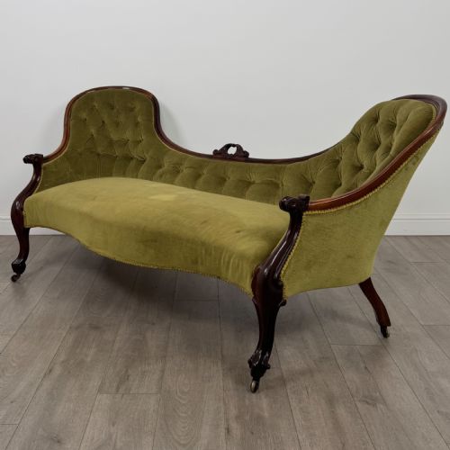 ANTIQUE 19TH CENTURY VICTORIAN SPOON BACK SETTEE IN MAHOGANY - ADDITIONAL PHOTO 1