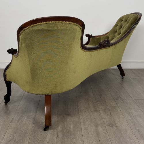ANTIQUE 19TH CENTURY VICTORIAN SPOON BACK SETTEE IN MAHOGANY - ADDITIONAL PHOTO 3